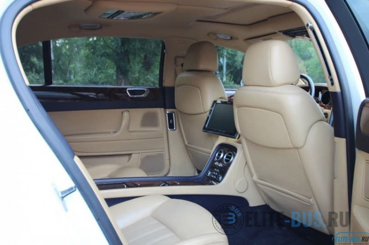 Bentley Flying Spur white